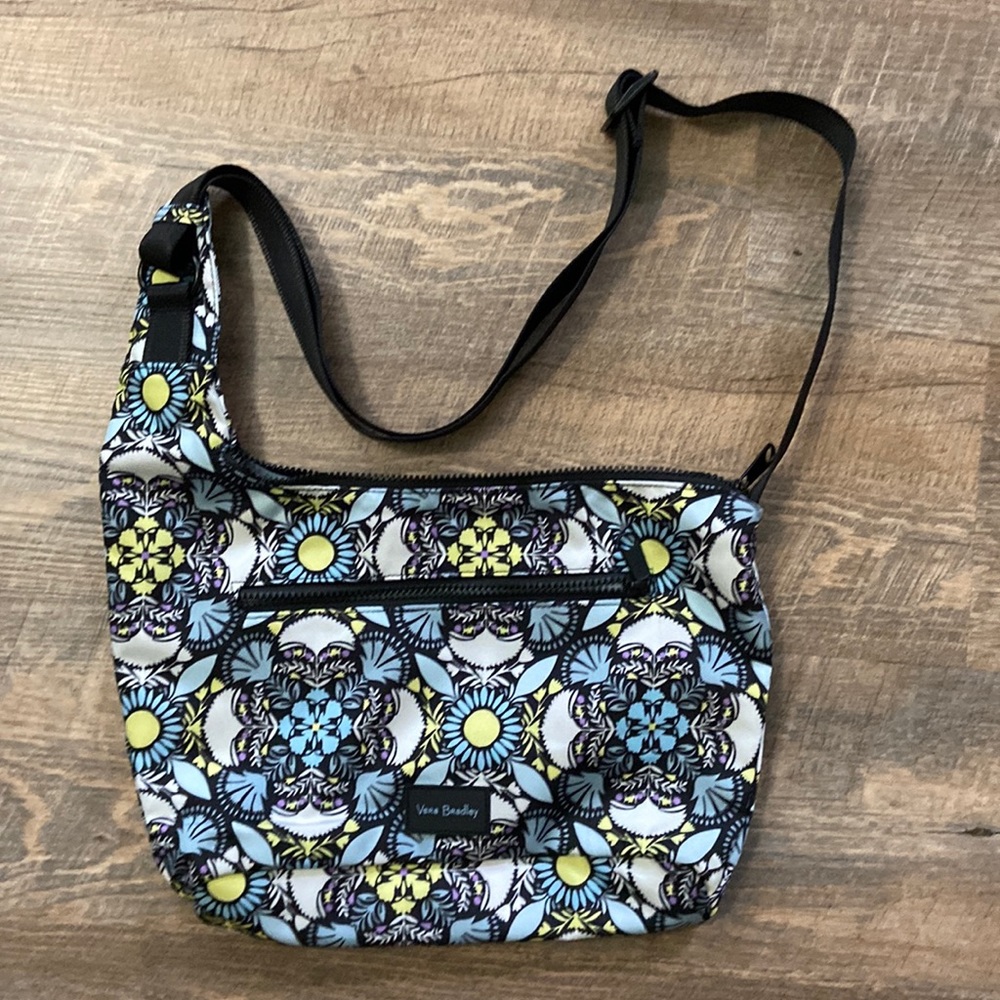 Vera Bradley~ Reactive Crossbody